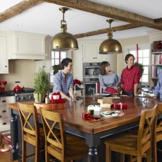 You might have some extra cooks in your kitchen this holiday season! Avoid clogged pipes with this advice: